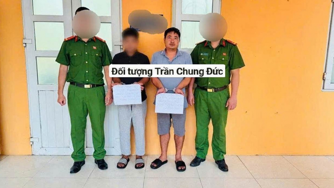 khoi to doi tuong dung sung tu che ban vao nha dan hinh anh 1