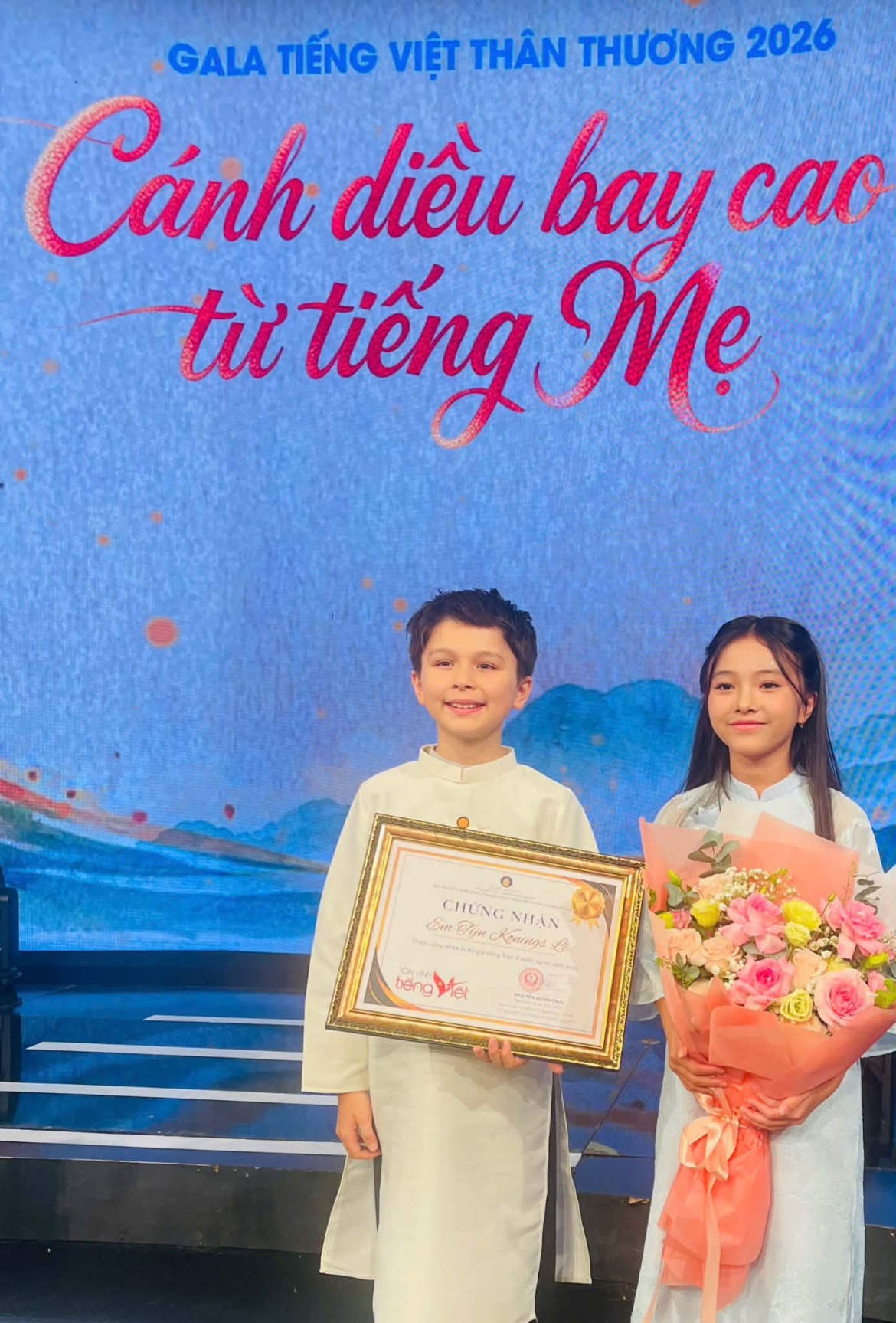 cau be ha lan cung tinh yeu dac biet voi viet nam va tieng viet hinh anh 1