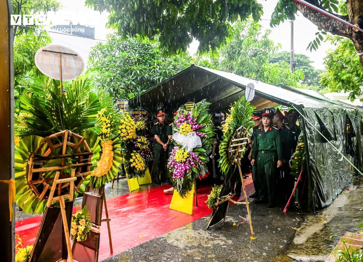 Dong doi, nguoi than doi mua tien biet trung ta tran van tung tu nan khi cuu dan hinh anh 7