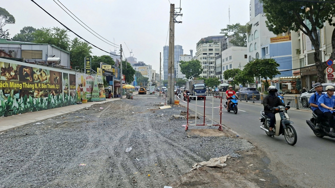 loat tuyen duong o trung tam tp.hcm to chuc lai de thi cong metro so 2 hinh anh 1