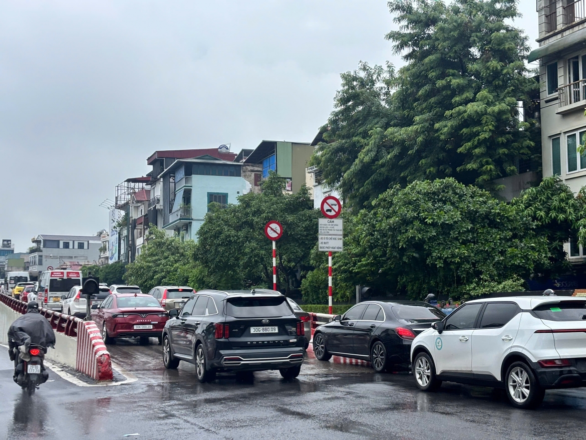 mua lon tu dem den sang, nhieu tuyen pho ha noi ngap, tac hinh anh 16