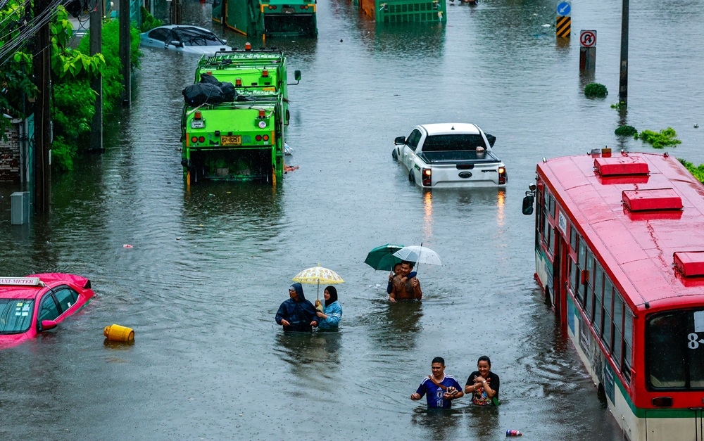 Nhiều người dân Thái Lan vẫn bị mắc kẹt do lũ lụt lịch sử ở Bangkok