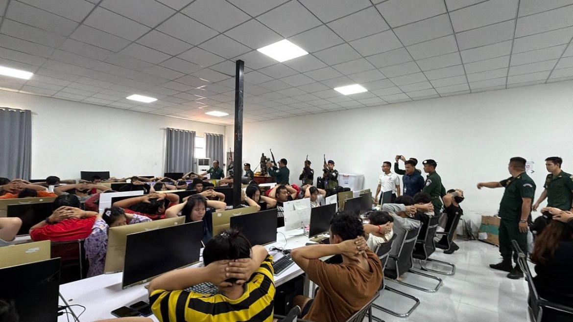 campuchia thu hoi giay phep hang loat song bac lien quan den lua dao truc tuyen hinh anh 1