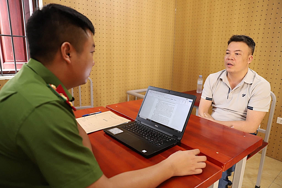 gia danh lanh dao, lua dao cac tai xe, chiem doat hang tram trieu dong hinh anh 1