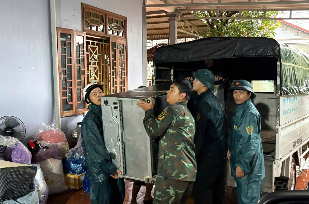 mua lon gay ngap, sat lo, chia cat nhieu tuyen duong o quang tri hinh anh 5
