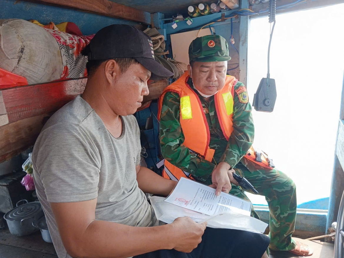 phat hien, xu ly nhieu tau ca vi pham tren bien vinh long hinh anh 3