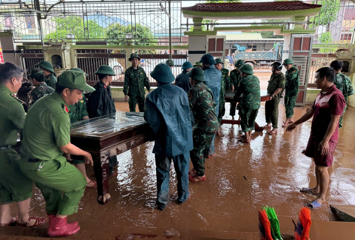 quang tri tap trung khac phuc hau qua mua lu, xu ly cac diem sat lo hinh anh 1