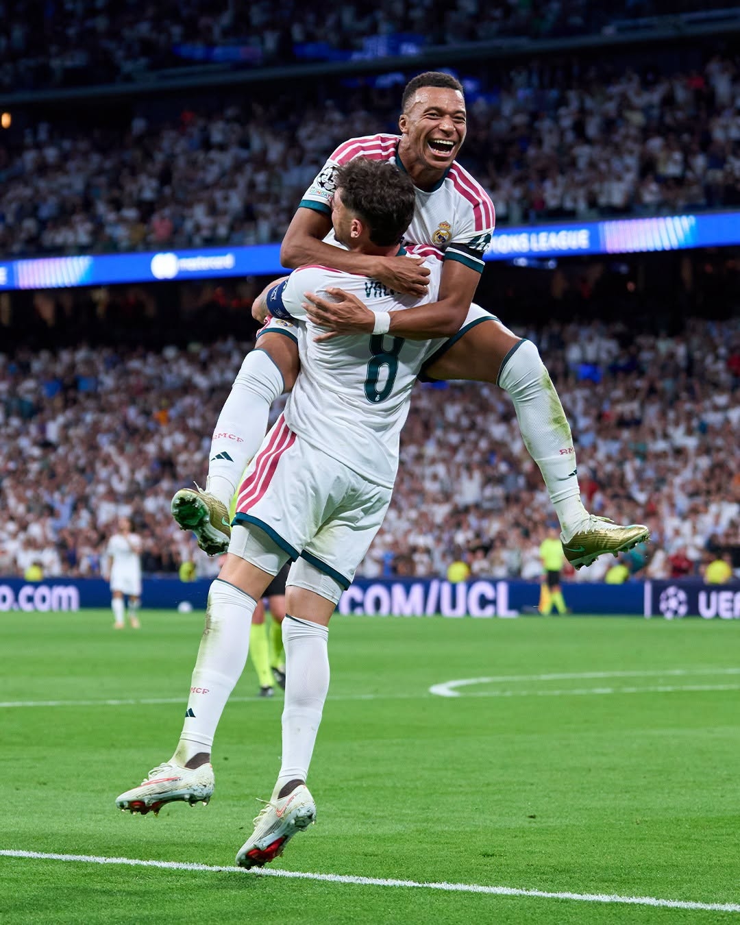 mbappe va courtois can cot moc an tuong sau tran thang inter milan hinh anh 1