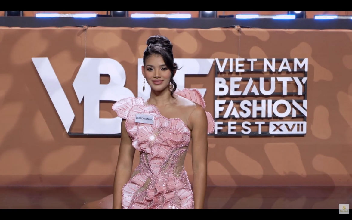 nhan sac co giao 24 tuoi vua dang quang miss world 2026 tai viet nam hinh anh 6