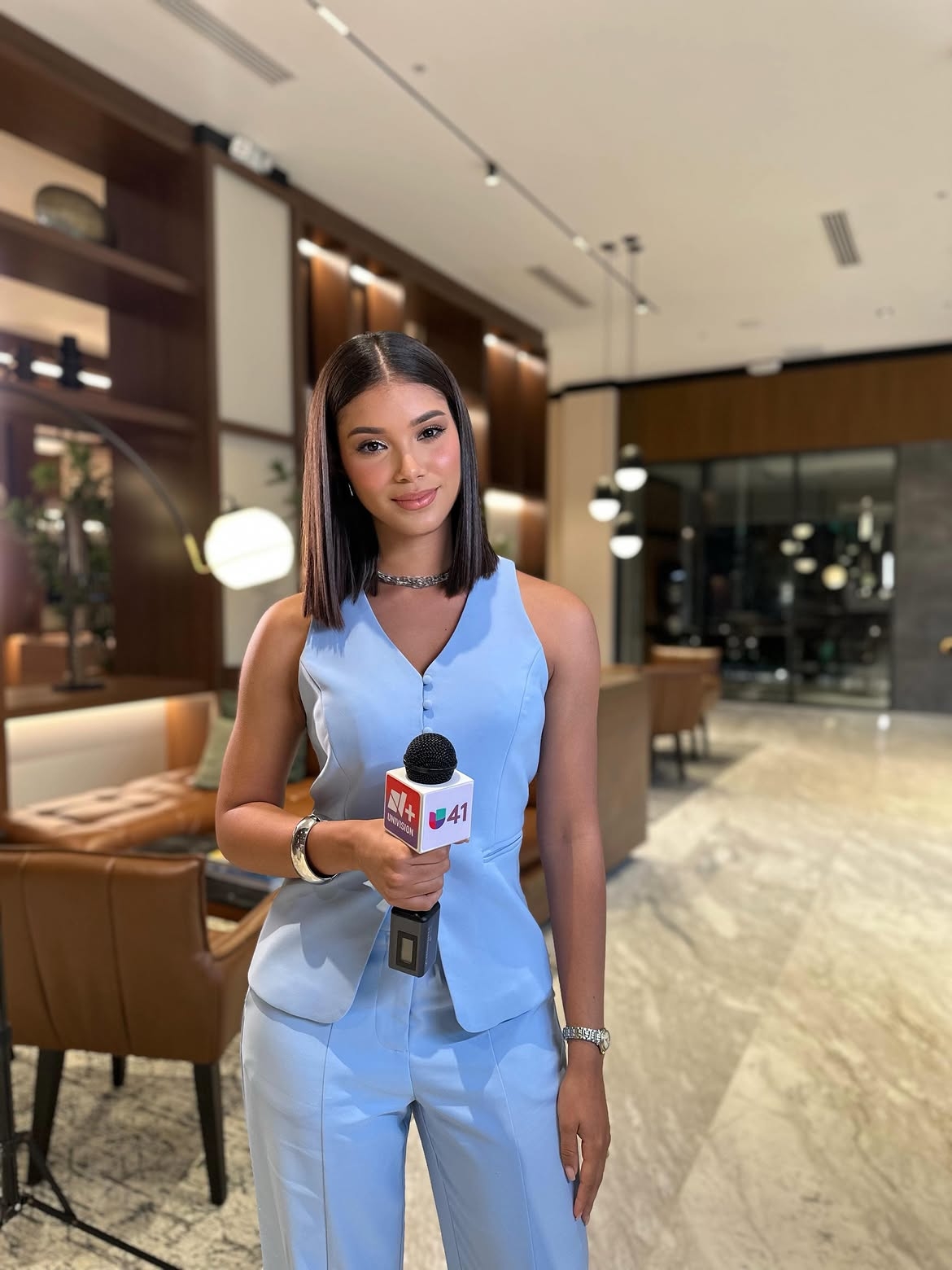 nhan sac co giao 24 tuoi vua dang quang miss world 2026 tai viet nam hinh anh 11