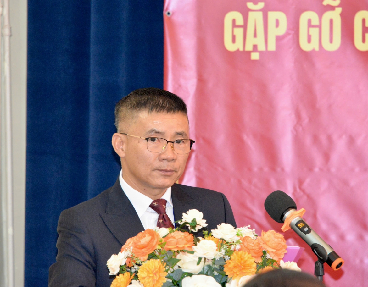 chu tich quoc hoi tran thanh man gap go cong dong nguoi viet nam tai mong co hinh anh 4