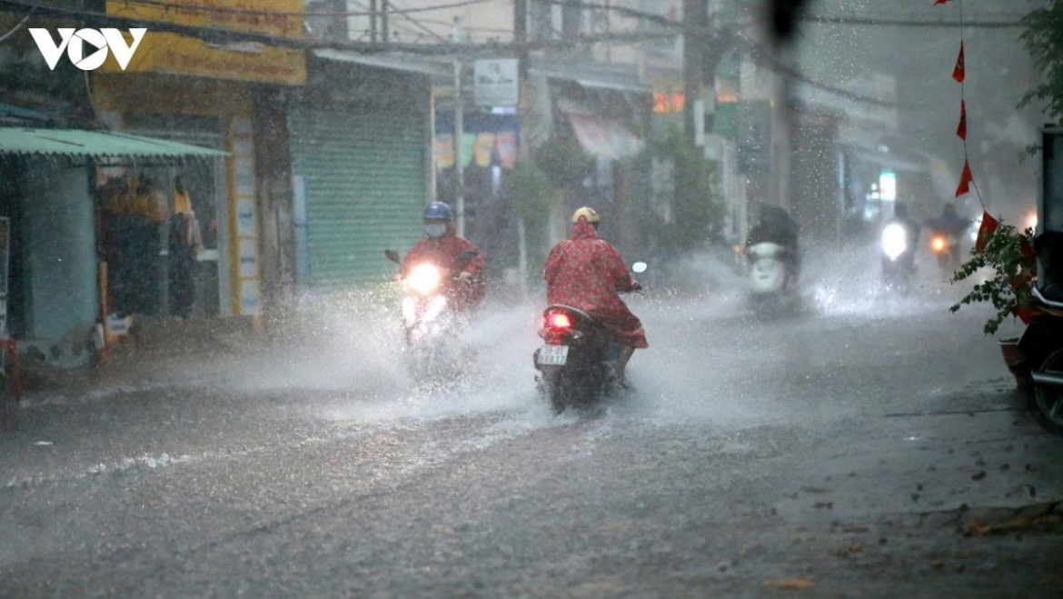 ha noi va nhieu khu vuc mua lon, de phong mua da hinh anh 1