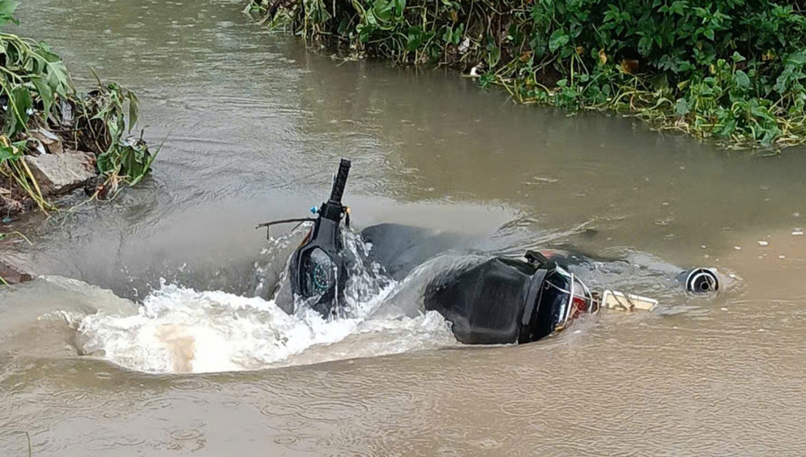 tim thay thi the nam sinh tai cong cau mo, gan noi mat tich o pho vien, ha noi hinh anh 2