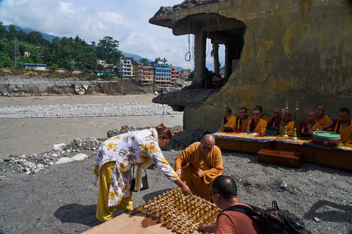 nepal tuong niem cac nan nhan trong tran lu quet hinh anh 1
