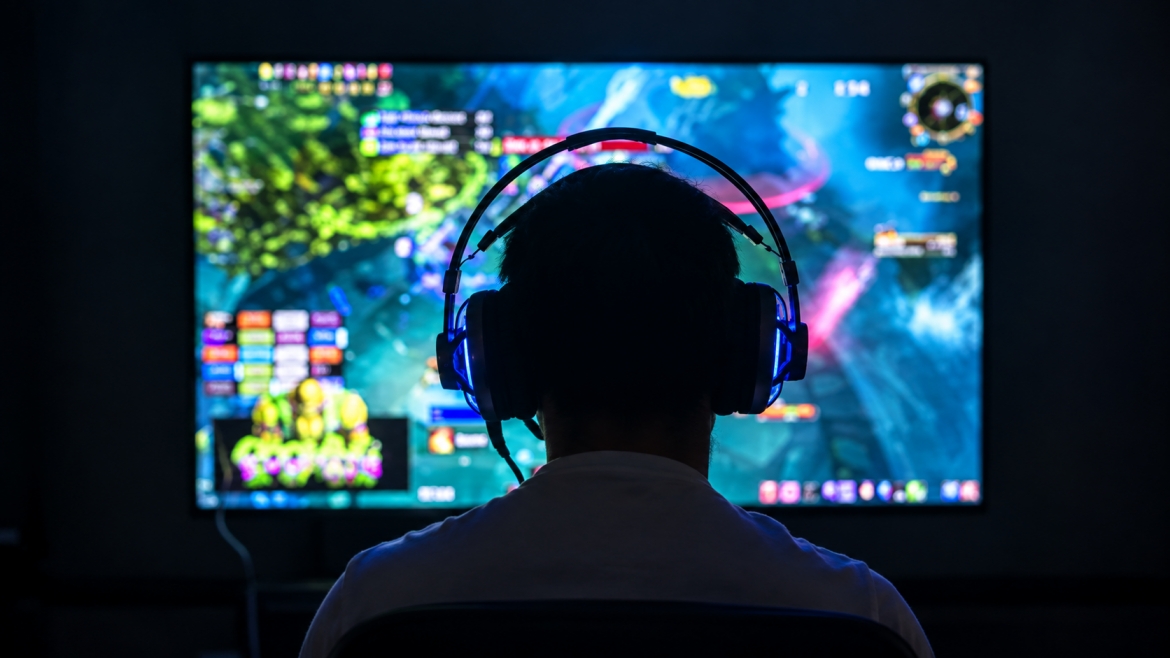 nghien game, nam sinh dao lon ngay dem, phai bao luu dai hoc hinh anh 1