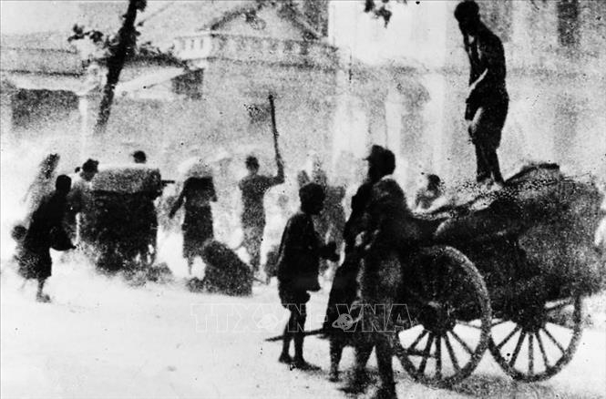 tu khau hieu pha kho thoc den mua thu lich su 1945 the tran long dan hinh anh 1