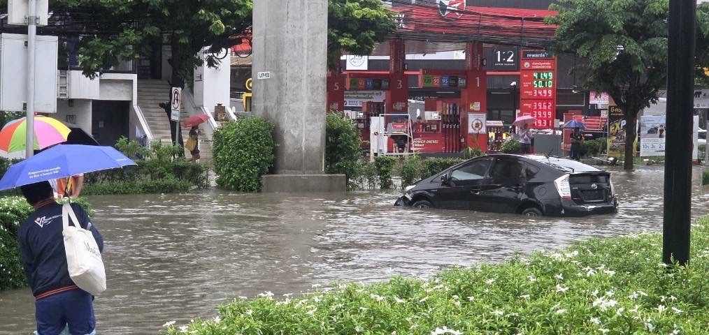Bangkok (Thái Lan) đóng cửa trường học, công chức làm tại nhà vì mưa lũ