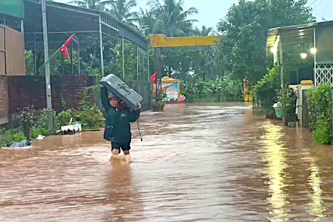 Lũ từ sông Sê Pôn tràn về, 700 người ở biên giới Quảng Trị di dời đến nơi an toàn