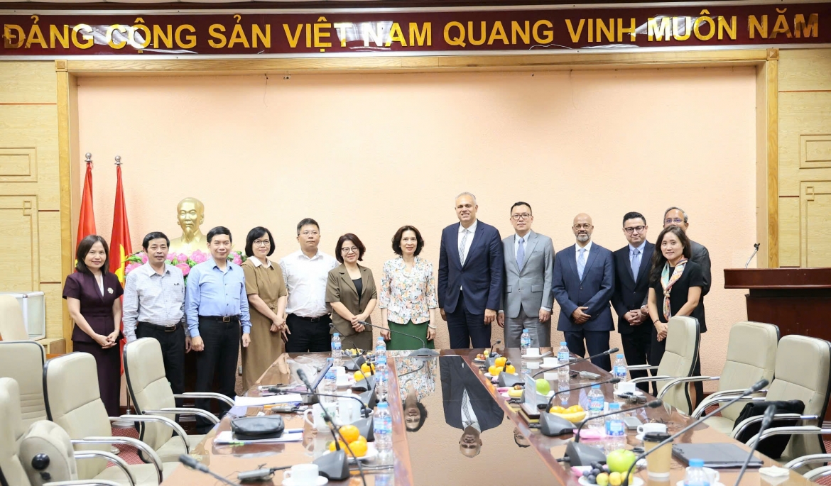 pfizer, vietnam expand cooperation on vaccines, medicines, technology picture 3