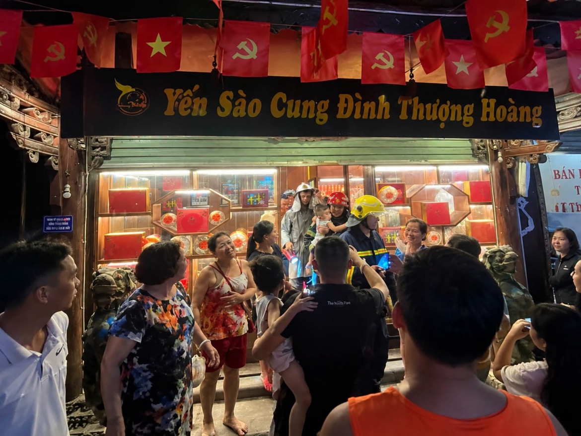 gan ngay trung thu, chay nha tren pho kim ma, ha noi hinh anh 3