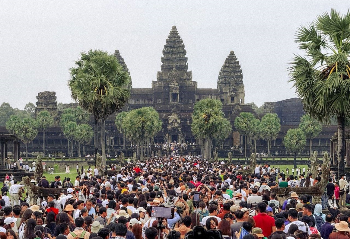 angkor wat du kien don 10.000 du khach trong dip le hoi ngay thu phan hinh anh 1
