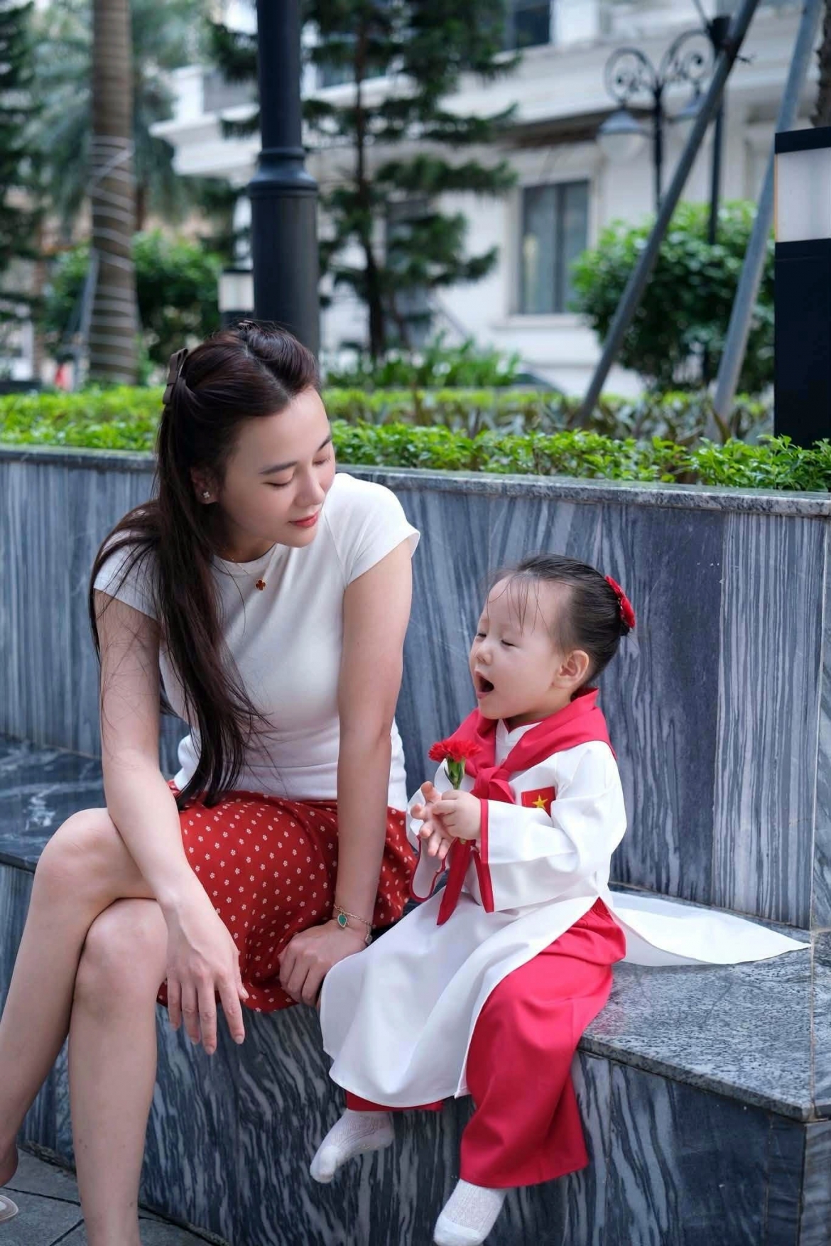 sao viet 1-9 toc tien noi co mac ao khoet nguc vi so thich ca nhan hinh anh 10