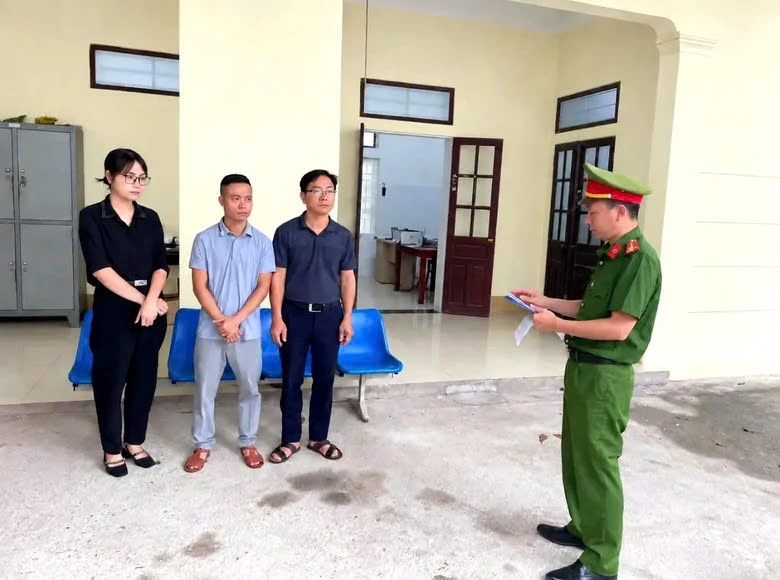 phu tho khoi to 3 bi can trong vu ke khai hoa don xang, dau bat thuong hinh anh 1