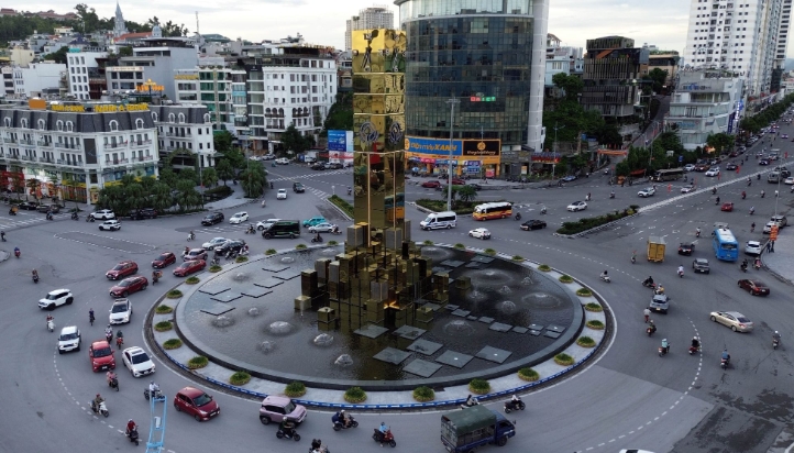 voi vi the va dong luc moi, quang ninh vuon minh cat canh hinh anh 3