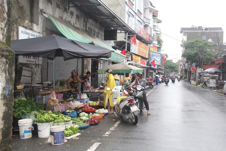 gia rau xanh o ha noi tang vot sau mua lon keo dai hinh anh 2