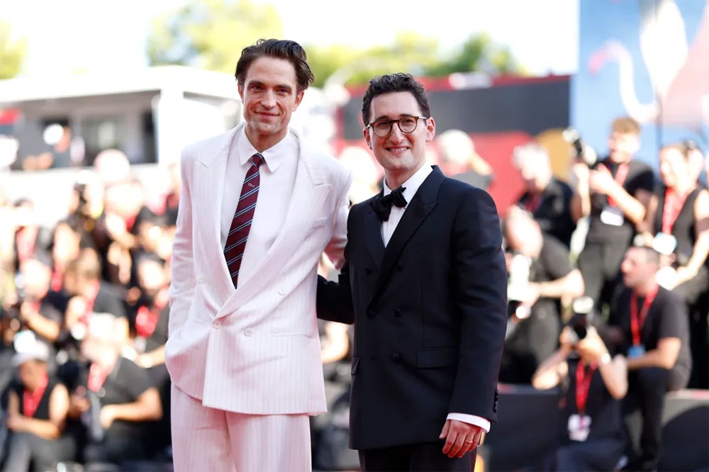  ma thuat cua robert pattinson va trang phao tay 7 phut chan dong lhp venice hinh anh 3