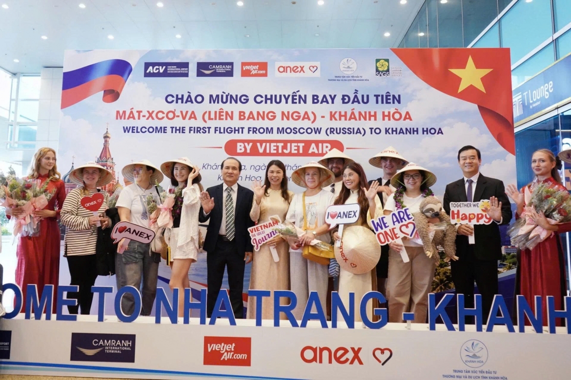 khanh hoa welcomes first direct flight from moscow picture 1