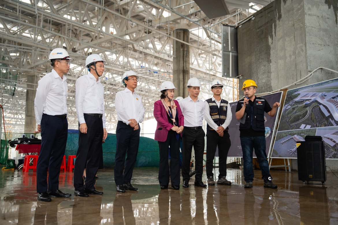 nguyen lanh dao Dang va nha nuoc den tham cac du an apec dang thi cong than toc hinh anh 3
