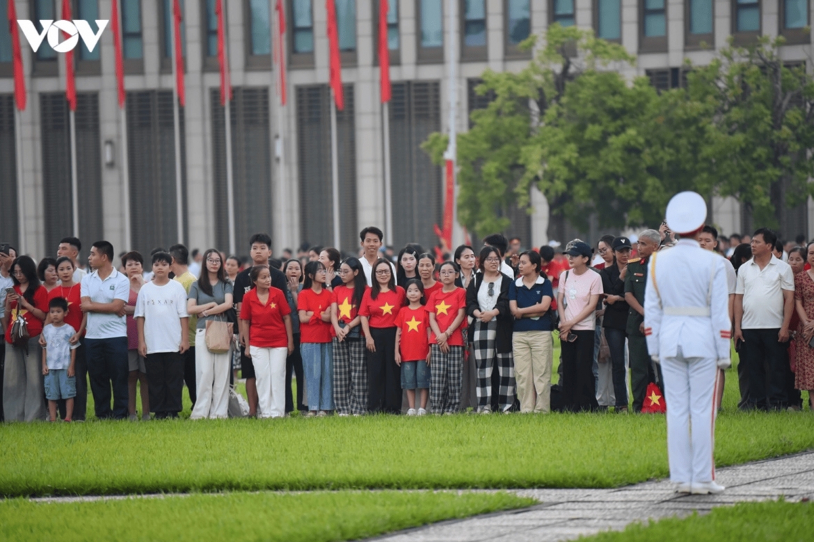 sacred flag-raising ceremony marks national day at ba dinh square picture 1