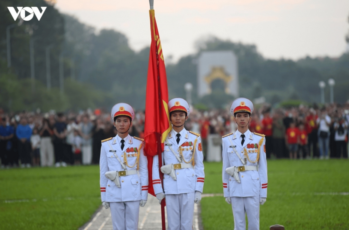 sacred flag-raising ceremony marks national day at ba dinh square picture 7