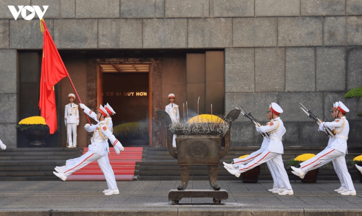 sacred flag-raising ceremony marks national day at ba dinh square picture 12