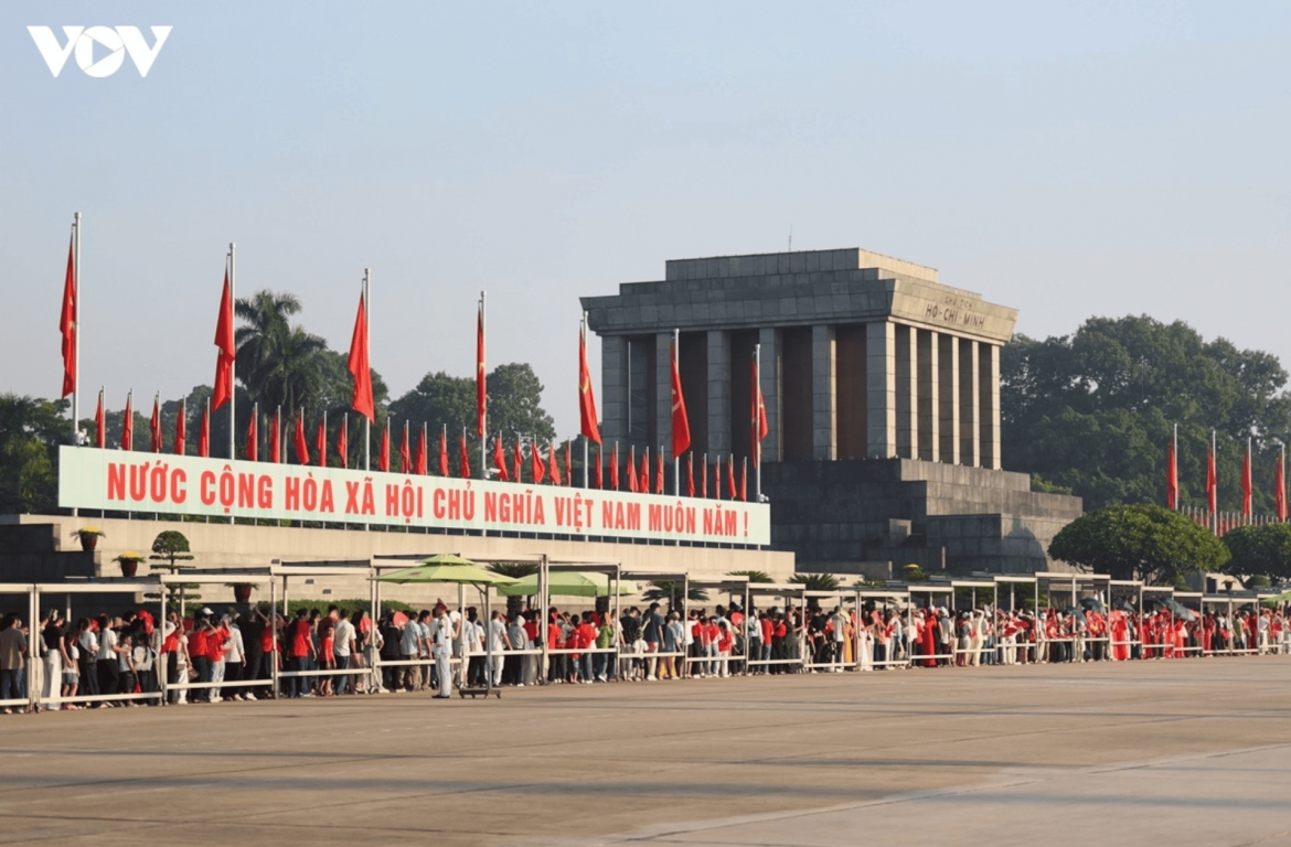 sacred flag-raising ceremony marks national day at ba dinh square picture 18
