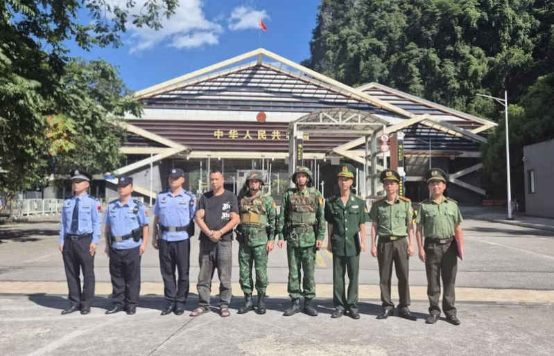Doi tuong nguoi nuoc ngoai lan tron sang viet nam sau khi gay an hinh anh 1