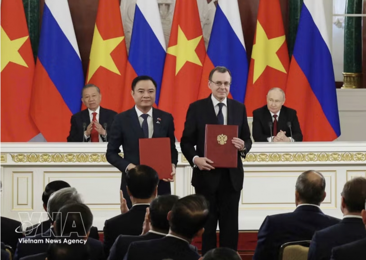 vietnamese, russian leaders witness exchange of cooperation deals picture 1