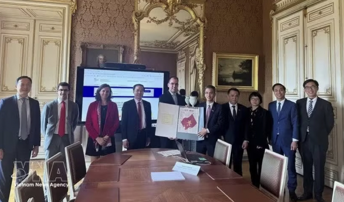 france hands over archival materials for exhibition at communist party of vietnam picture 1