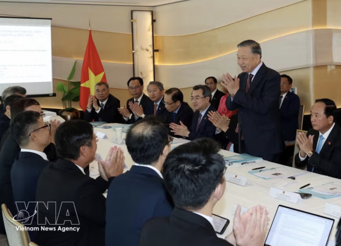 top leader receives vietnamese technology experts in france picture 1