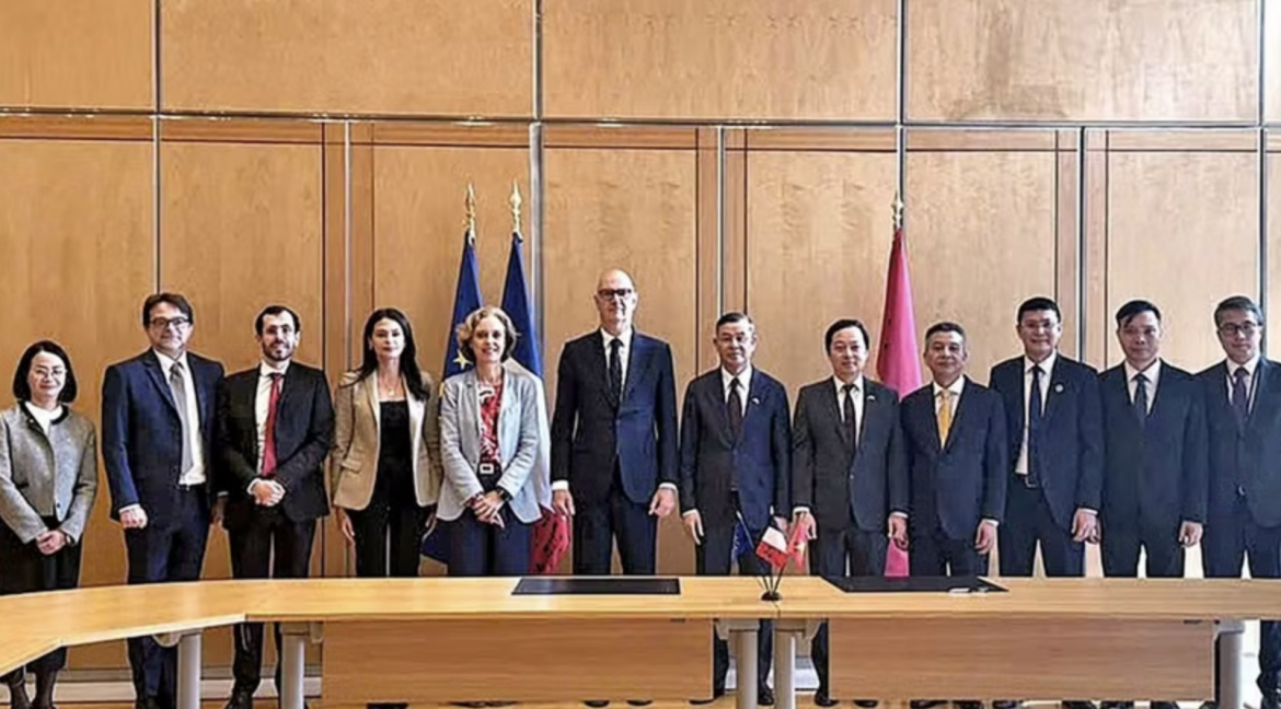vietnam, france boost economic and financial cooperation picture 1