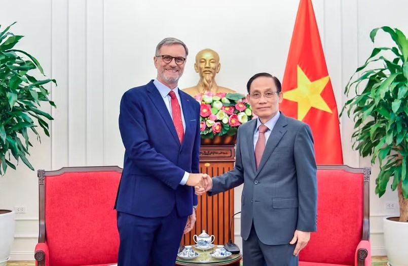 outgoing ambassador pledges continued contributions to france-vietnam relations picture 1