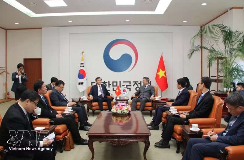 vietnam, rok promote strategic cadre training cooperation in new development phase picture 1
