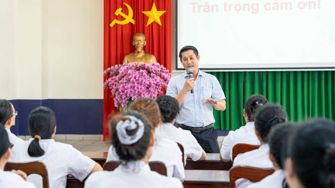 xu phat 4 co so vi pham an toan thuc pham, dinh chi 1 cang tin truong hoc hinh anh 1