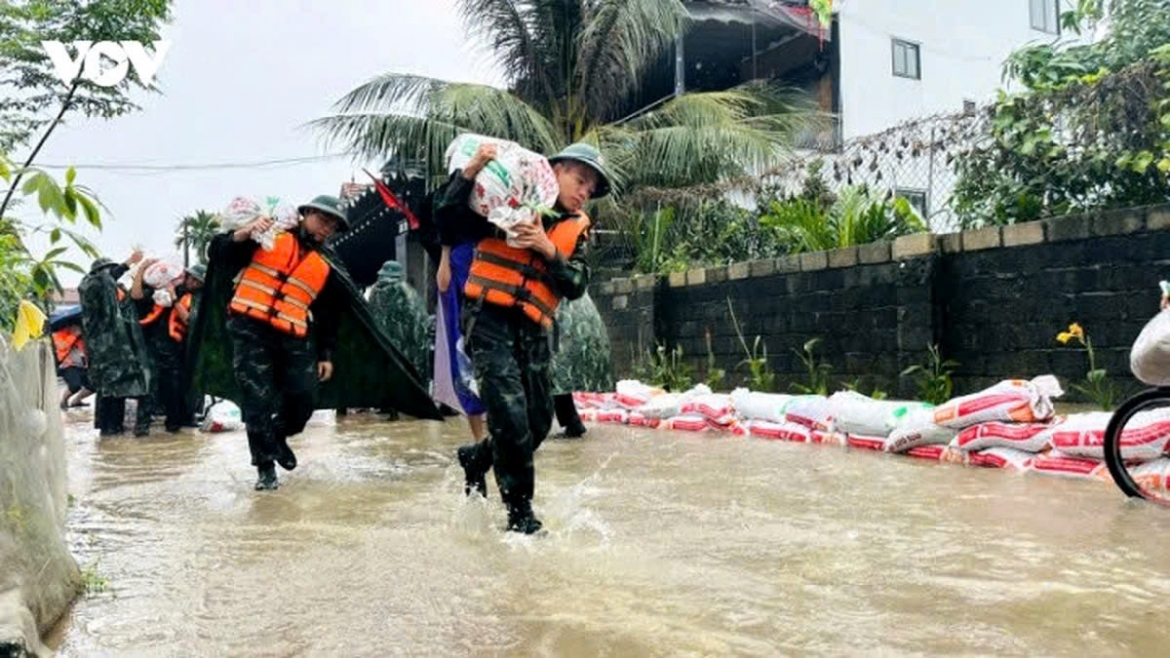 heavy rain eases across northern vietnam, but river floods remain high picture 1