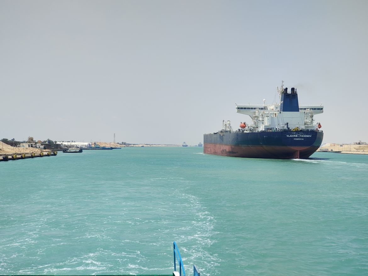 Lưu thông qua kênh đào Suez vẫn tăng mạnh