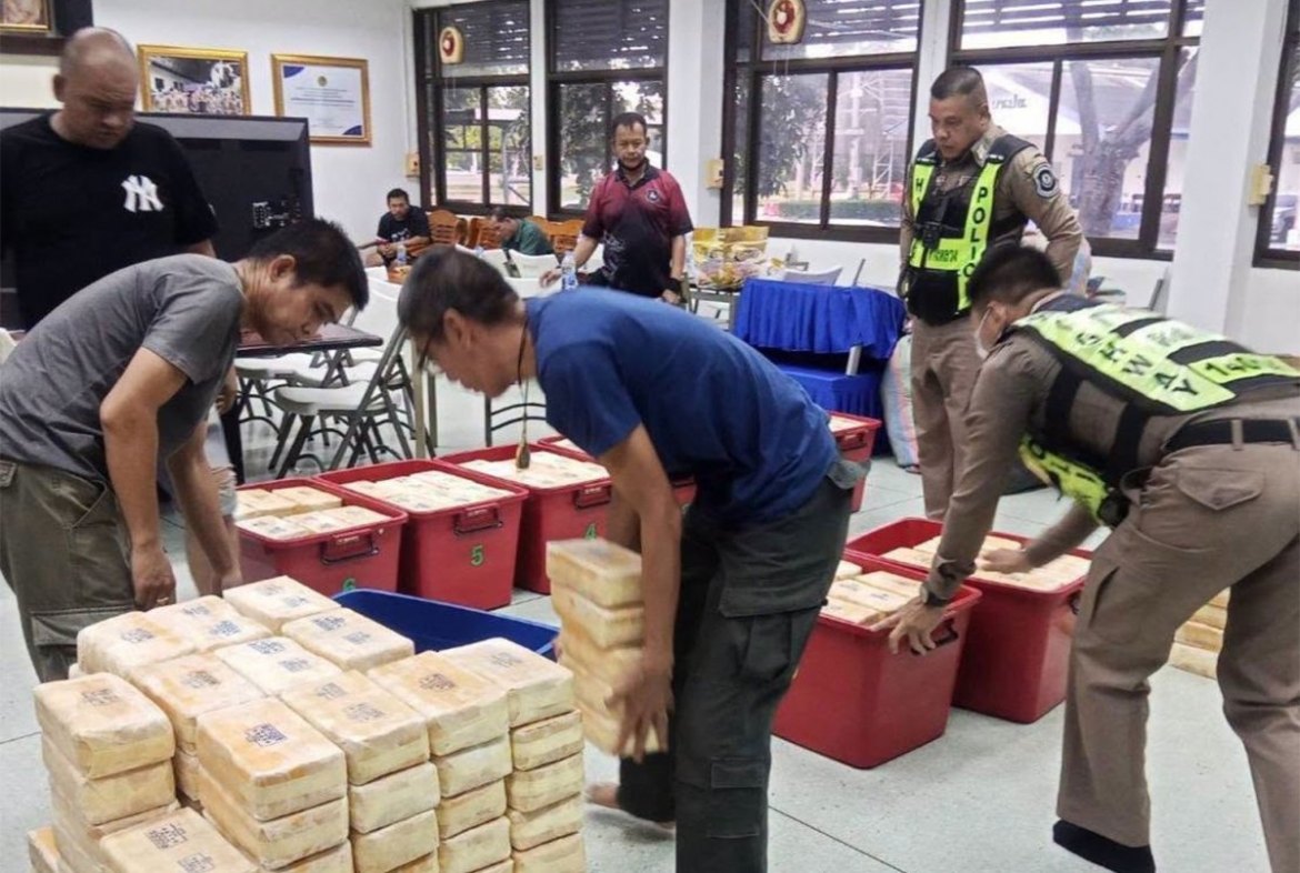 canh sat thai lan thu giu 7,6 trieu vien ma tuy giau trong may phat dien hinh anh 1