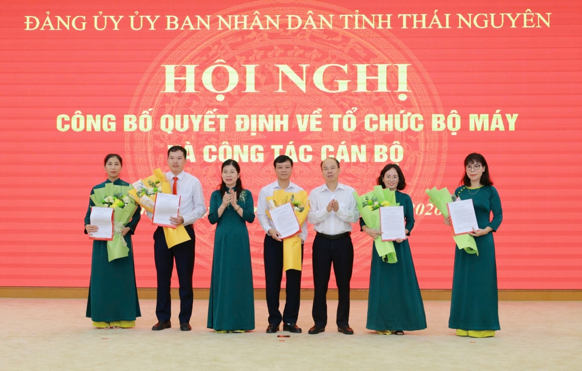 Dang uy ubnd tinh thai nguyen hop nhat hai ban, thanh lap ban xay dung Dang hinh anh 2