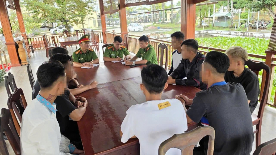 lam clip bao luc dang facebook de cau tuong tac, 14 thanh thieu nien bi nhac nho hinh anh 1