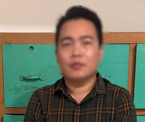 bat doi tuong lam gia giay to, lua dao chiem doat 2,4 ty dong hinh anh 1